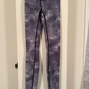 Lululemon Athletica Black and Gray Patterned Leggings